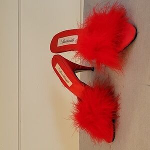 ENCHANTE size 5-5.5 feathered shoes mules